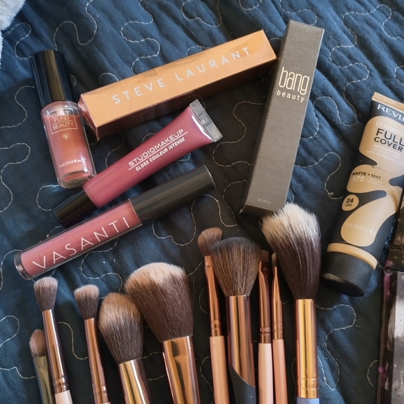 Make-up kit with full set of brushes - Picture 5 of 9